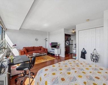 1810 Rittenhouse Square - Photo Thumbnail 20