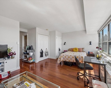 1810 Rittenhouse Square - Photo Thumbnail 13