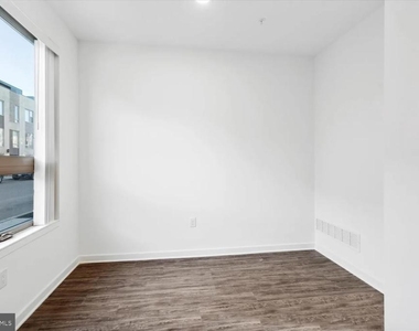 3127 Beachview Lane - Photo Thumbnail 14