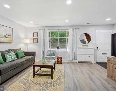205 Woodside Circle - Photo Thumbnail 3
