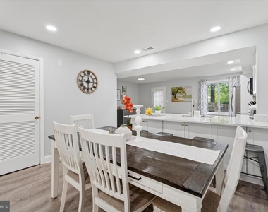 205 Woodside Circle - Photo Thumbnail 8