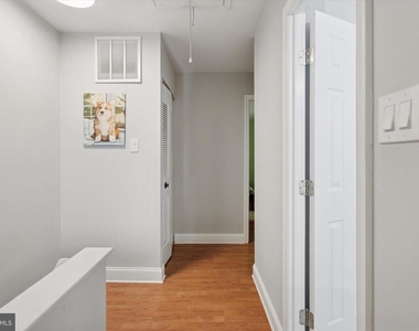 205 Woodside Circle - Photo Thumbnail 17
