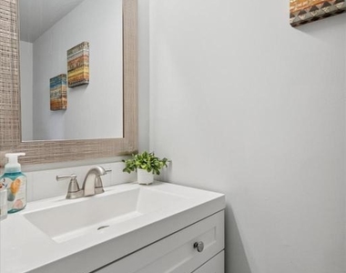 205 Woodside Circle - Photo Thumbnail 11