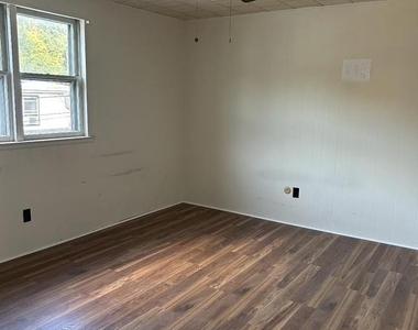 746 W Lincoln Highway - Photo Thumbnail 7