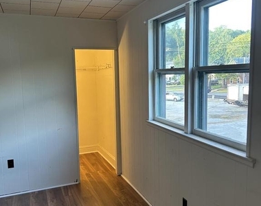 746 W Lincoln Highway - Photo Thumbnail 6
