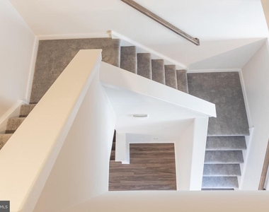 113 Four Leaf Drive - Photo Thumbnail 12