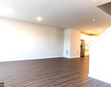 113 Four Leaf Drive - Photo Thumbnail 8