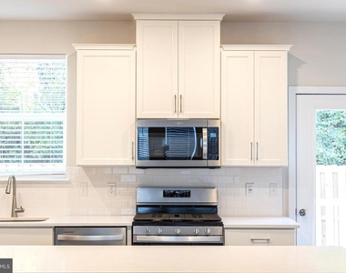 113 Four Leaf Drive - Photo Thumbnail 2