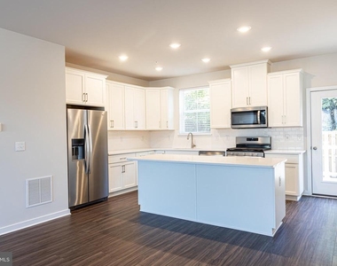 113 Four Leaf Drive - Photo Thumbnail 1