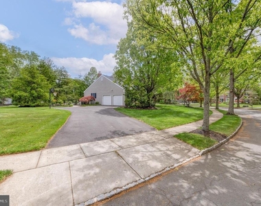42 Ellsworth Drive - Photo Thumbnail 3