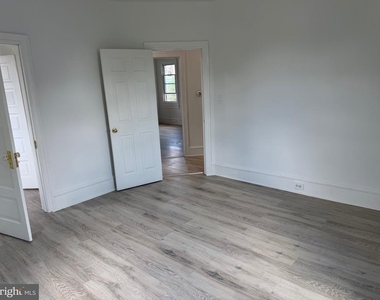 577 Billings Avenue - Photo Thumbnail 5