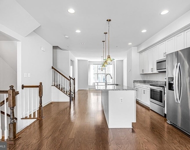 7308 Wood Pond Circle - Photo Thumbnail 6