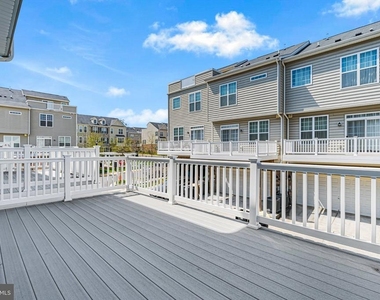 7308 Wood Pond Circle - Photo Thumbnail 21