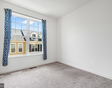 7308 Wood Pond Circle - Photo Thumbnail 20