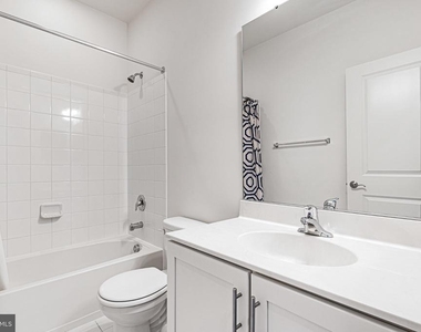7308 Wood Pond Circle - Photo Thumbnail 18