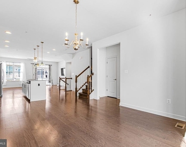 7308 Wood Pond Circle - Photo Thumbnail 10