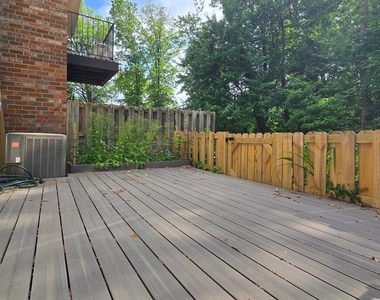 3822 Gawayne Terrace - Photo Thumbnail 6