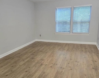 3315 Sir Thomas Drive - Photo Thumbnail 5