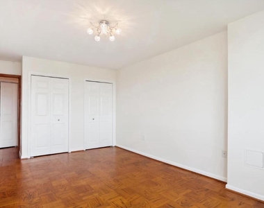 10500 Rockville Pike - Photo Thumbnail 15