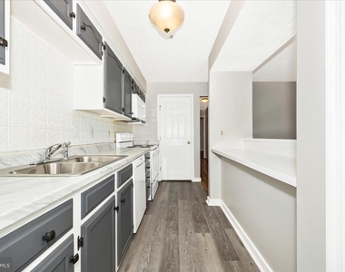 615 Himes Avenue - Photo Thumbnail 15