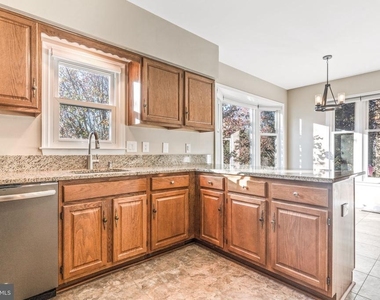 2148 Colonel Way - Photo Thumbnail 11