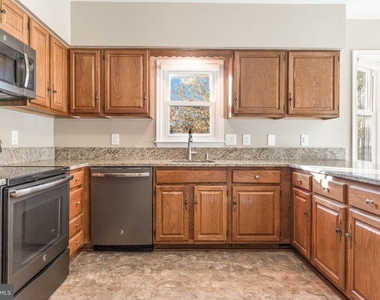 2148 Colonel Way - Photo Thumbnail 10