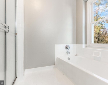 2148 Colonel Way - Photo Thumbnail 21