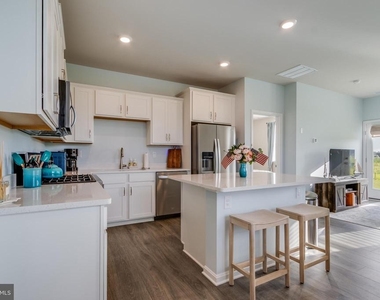 9224 Greenway Trail - Photo Thumbnail 11