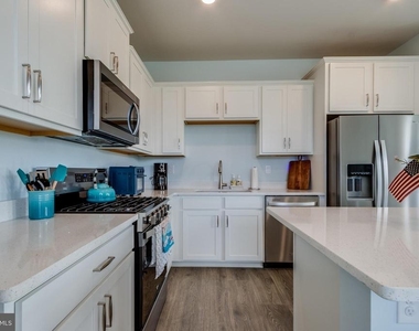 9224 Greenway Trail - Photo Thumbnail 12
