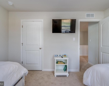 9224 Greenway Trail - Photo Thumbnail 37