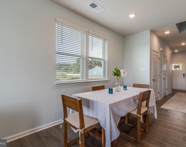 9224 Greenway Trail - Photo Thumbnail 9