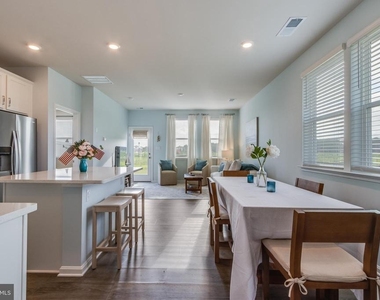 9224 Greenway Trail - Photo Thumbnail 7