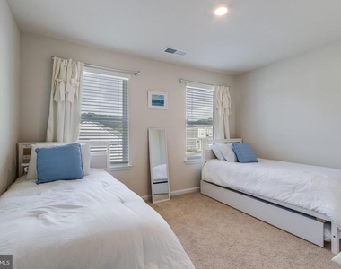 9224 Greenway Trail - Photo Thumbnail 35