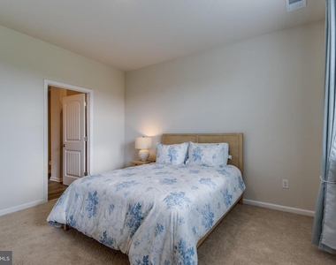 9224 Greenway Trail - Photo Thumbnail 26