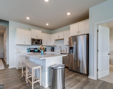 9224 Greenway Trail - Photo Thumbnail 17