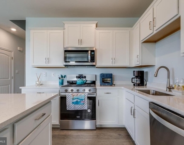 9224 Greenway Trail - Photo Thumbnail 16