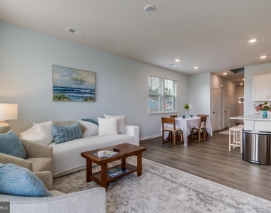 9224 Greenway Trail - Photo Thumbnail 20