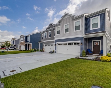 9224 Greenway Trail - Photo Thumbnail 2