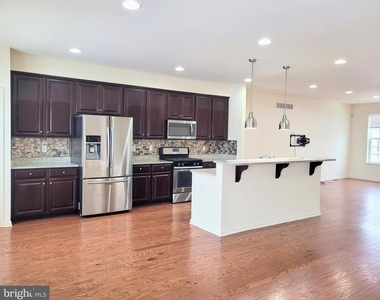 628 Rigel Way - Photo Thumbnail 7