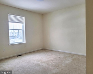 628 Rigel Way - Photo Thumbnail 15