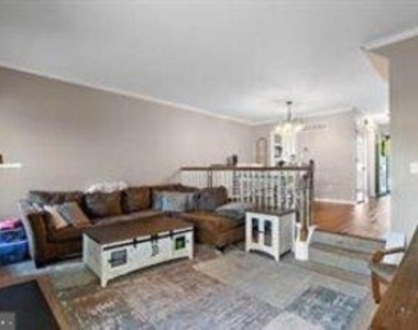 821 Stockbridge - Photo Thumbnail 3