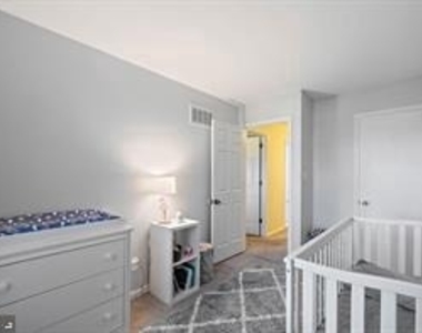 821 Stockbridge - Photo Thumbnail 15