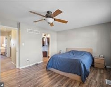 821 Stockbridge - Photo Thumbnail 11