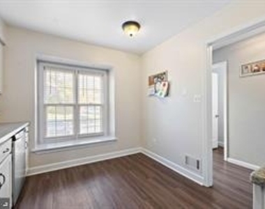 821 Stockbridge - Photo Thumbnail 9