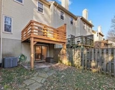 821 Stockbridge - Photo Thumbnail 21