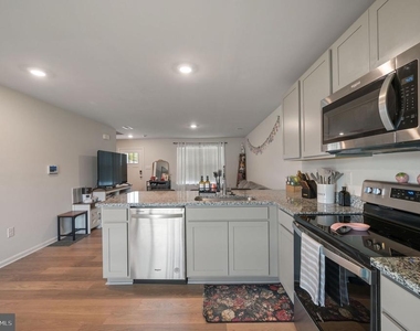 31 New England Drive - Photo Thumbnail 5