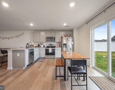 31 New England Drive - Photo Thumbnail 6