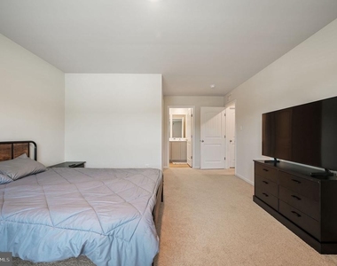 31 New England Drive - Photo Thumbnail 9