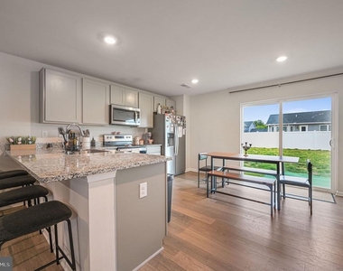 31 New England Drive - Photo Thumbnail 4