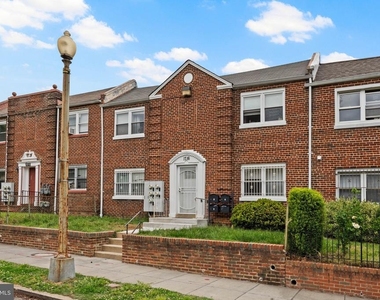 1716 Capitol Avenue Ne - Photo Thumbnail 23